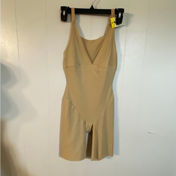 Maidenform Women's Body Shaper, Wear-your-own-bra Firm Control Shapewear NWT M - Picture 7 of 10